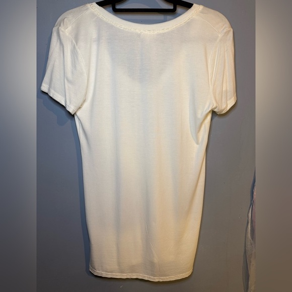 Elegant White V-Neck Women's Top, So Soft!! Size small - Picture 4 of 5